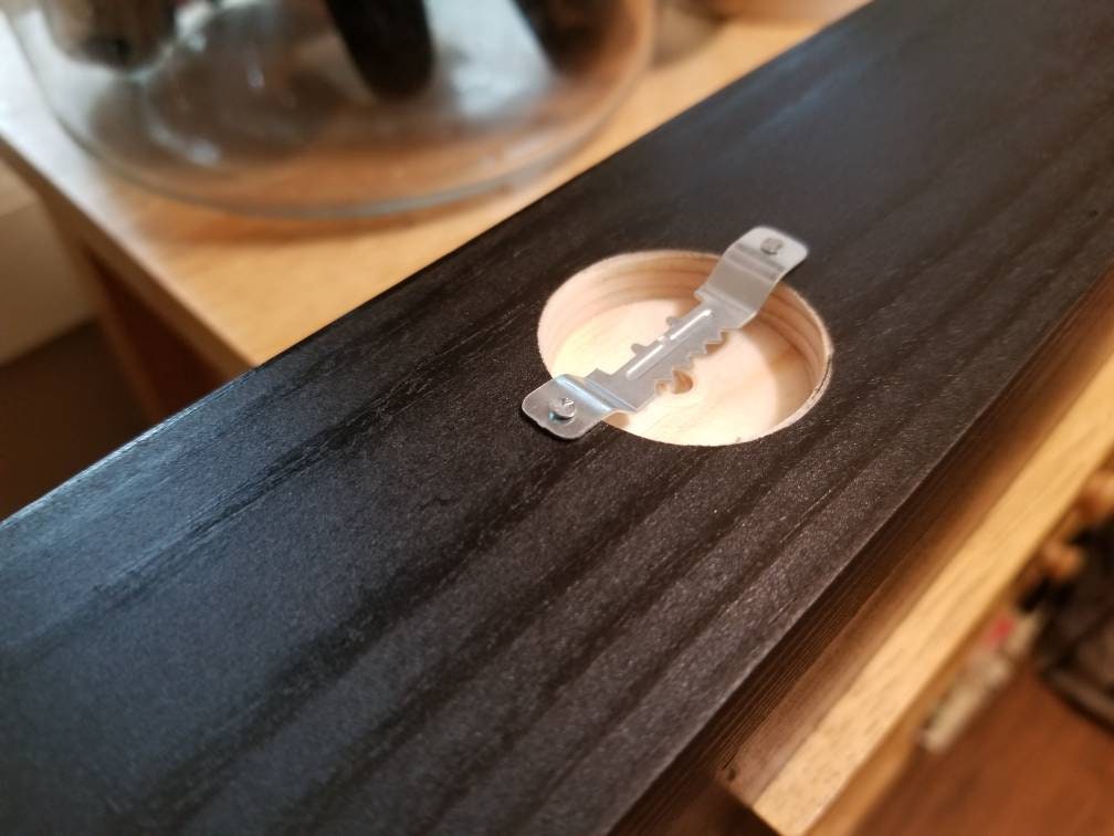Picture frame ledge or shelf