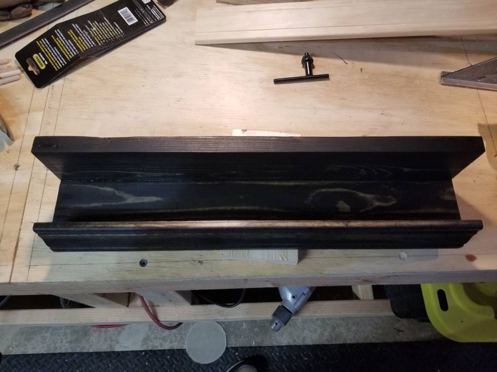 Picture frame ledge or shelf