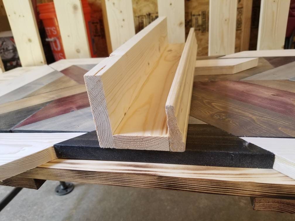 Picture frame ledge or shelf